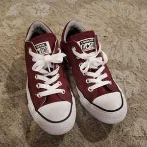 Converse burgundy size 7